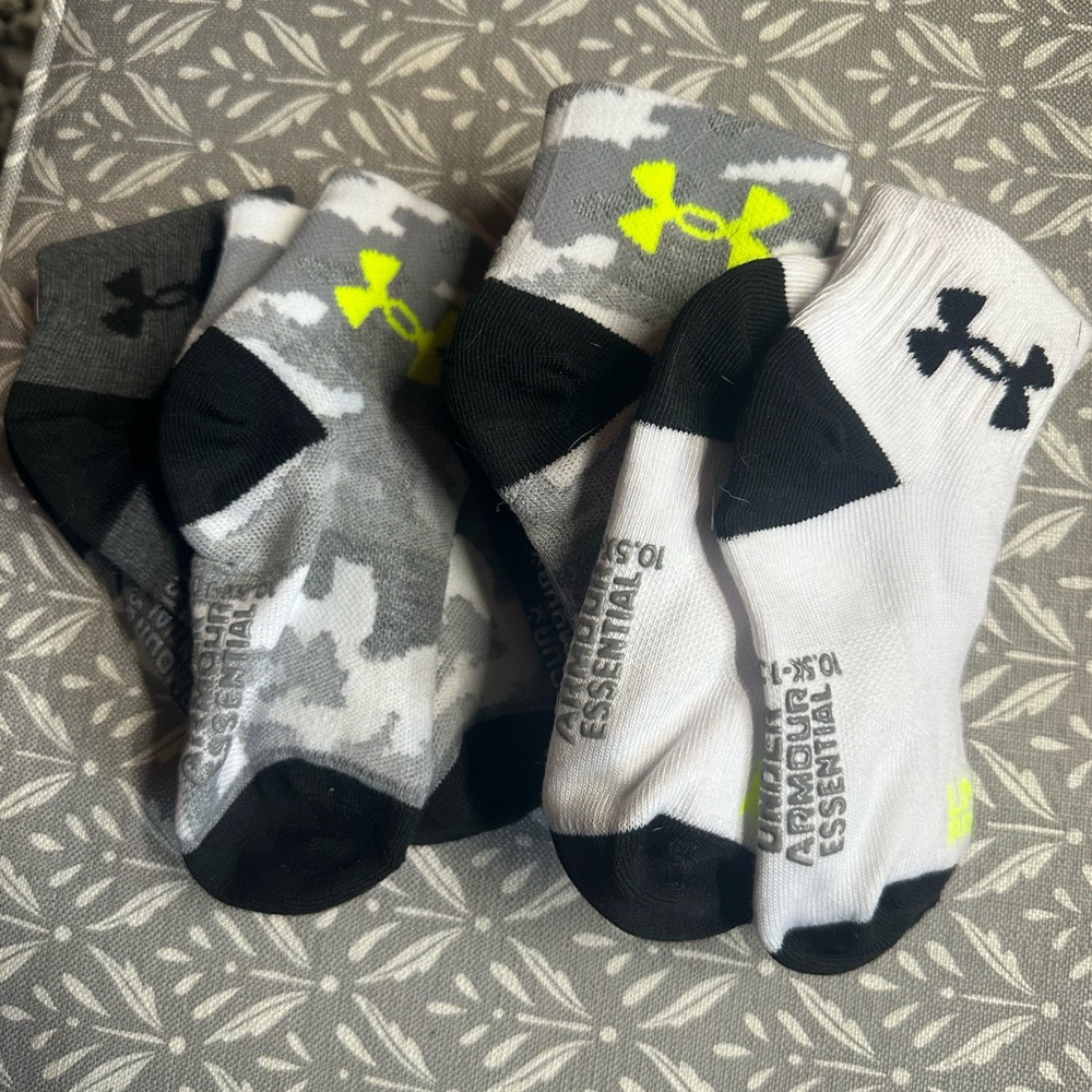Under Armour boys Black and Gray Socks 10.5-13k